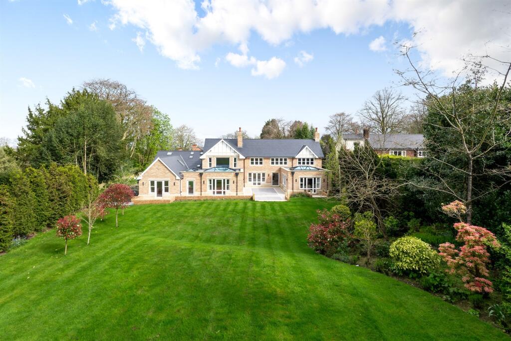 6 bedroom detached house for sale in Bradgate Road, Bowdon, WA14